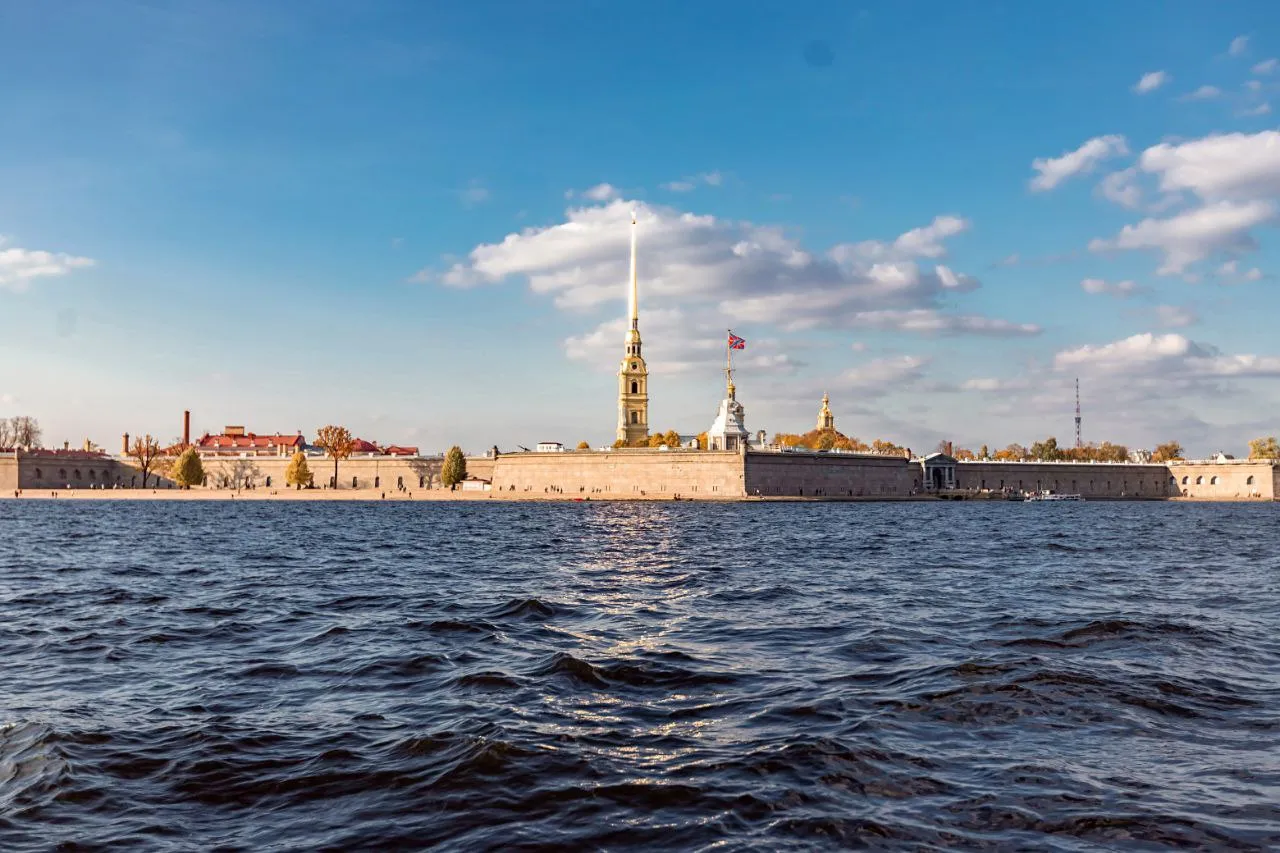 Прогулка на скоростном катере по рекам и каналам Санкт-Петербурга и акватории Невы в любой день по запросу